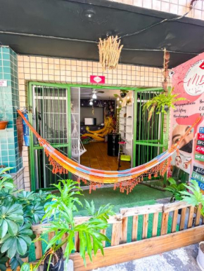 Toca da Mona Roots Hostel